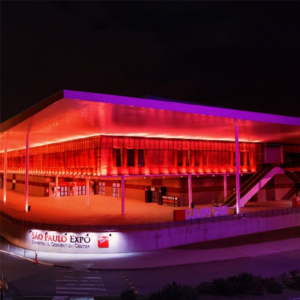 Pavilhões de São Paulo recebem iluminação vermelha